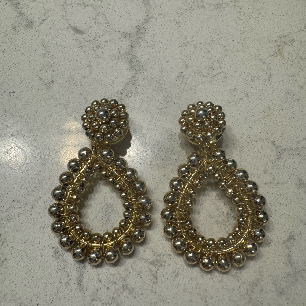 Lisi Lerch Gold  Beaded Earrings

Clip on

Great used condition